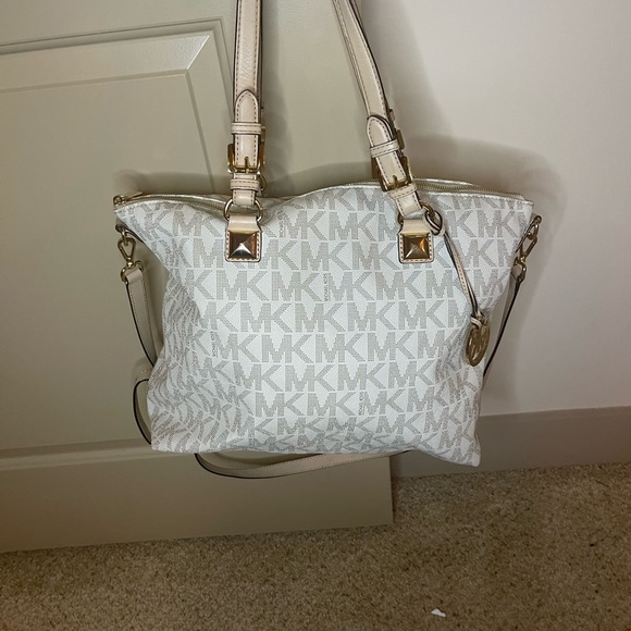 Hobo Bag - Picture 2 of 2